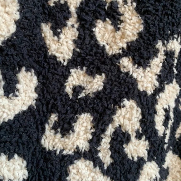 NWT Ugg Phoebe Wrap Cardigan Sweater Cozy Plush Fleece Animal Leopard Cat Soft - Picture 5 of 9